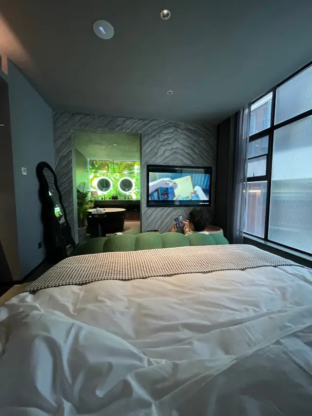 My boyfriend is so good at this, he brought me here?