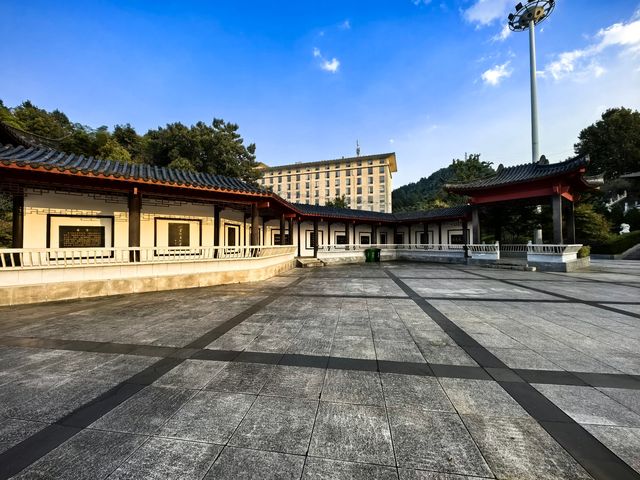 六霍起義碑廊。