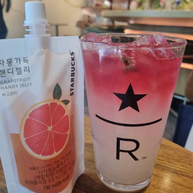 First starbucks store in Hanguk
