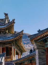 五台山，向西而覲。