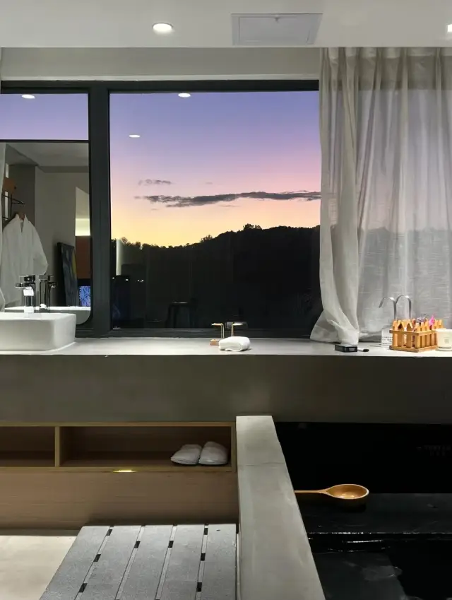 Kunming Hotels with Private Hot Springs