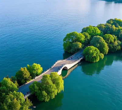 西湖：一望千年，尋夢江南的詩意旅程