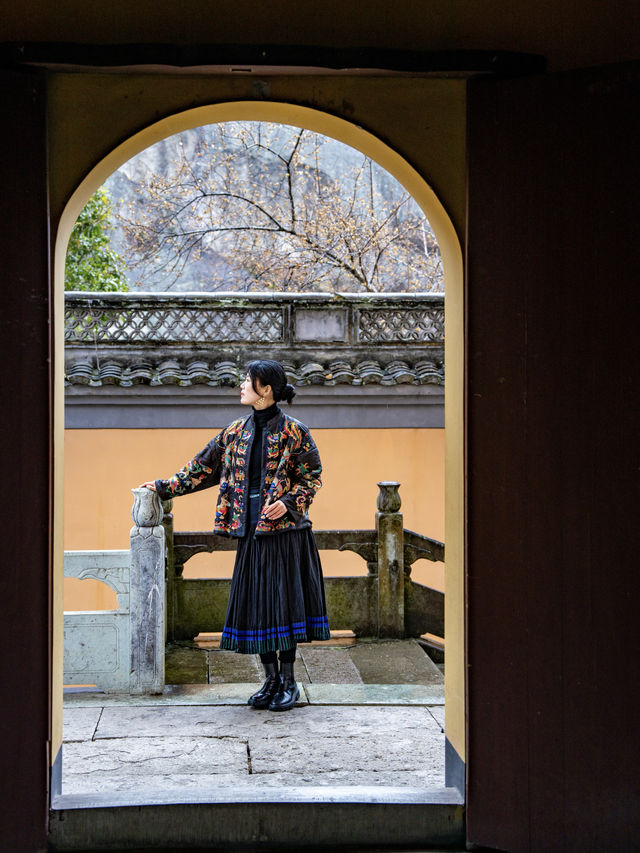 以為雨天的靈隱寺已經夠美了，直到去了這裡