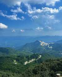 刀峰山是夏季旅遊的好地方