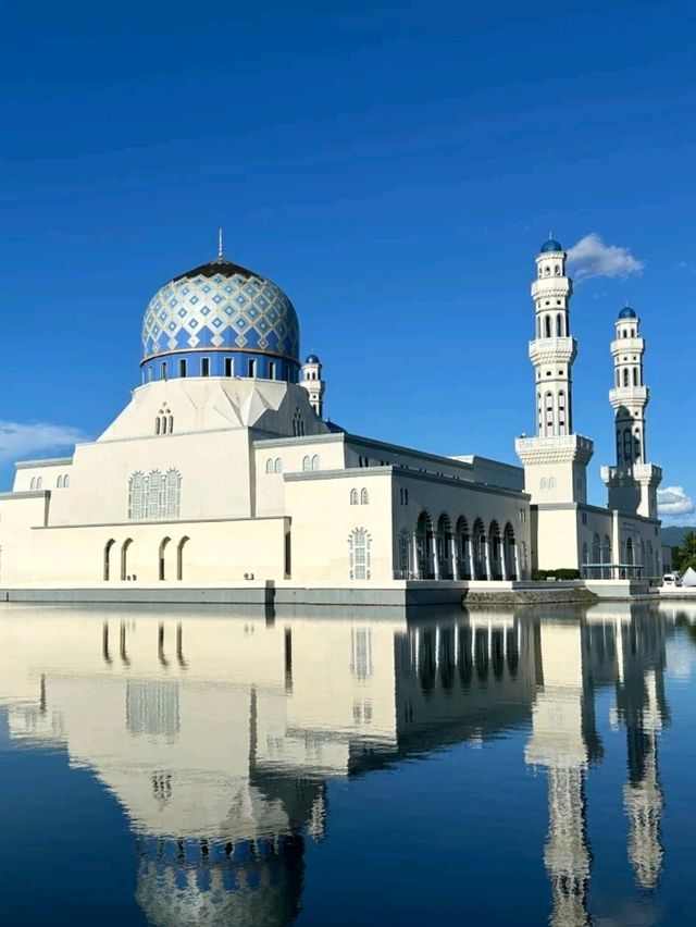 Universiti Malaysia Sabah and the floating mosque can never go back to eight years ago 😍