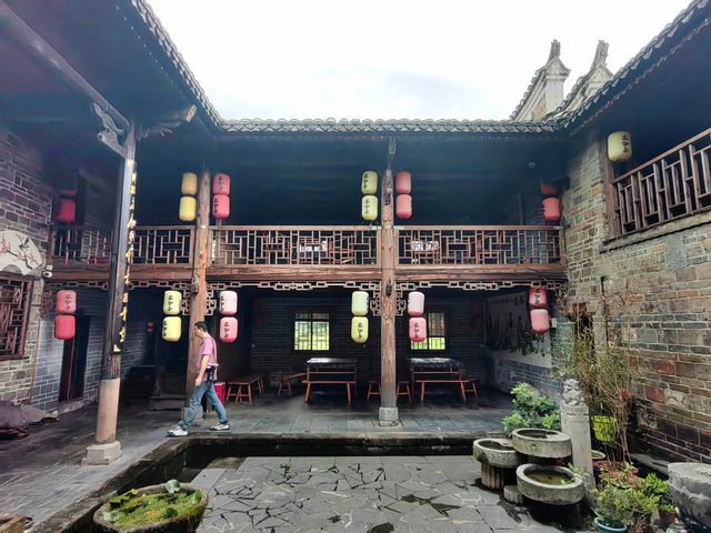 湖南資興辰南村榮華齋古戲園