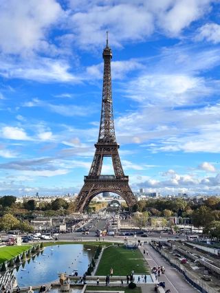 Bảo tàng Louvre là trái tim của Paris và là ngôi đền nghệ thuật đã chứng kiến ​​dòng chảy của năm tháng và nghệ thuật
