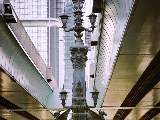 東京のランドマーク「日本橋」で江戸の雰囲気を満喫！】** 