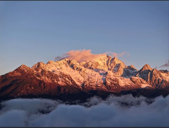 雲南梅里雪山攻略 | 朝聖卡瓦格博，遇見最耀眼的日照金山！