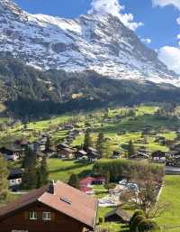瑞士以其壯麗的阿爾卑斯山景、迷人的湖泊和高效的交通系統聞名，是歐洲最受歡迎的旅遊目的地之一。以下是精