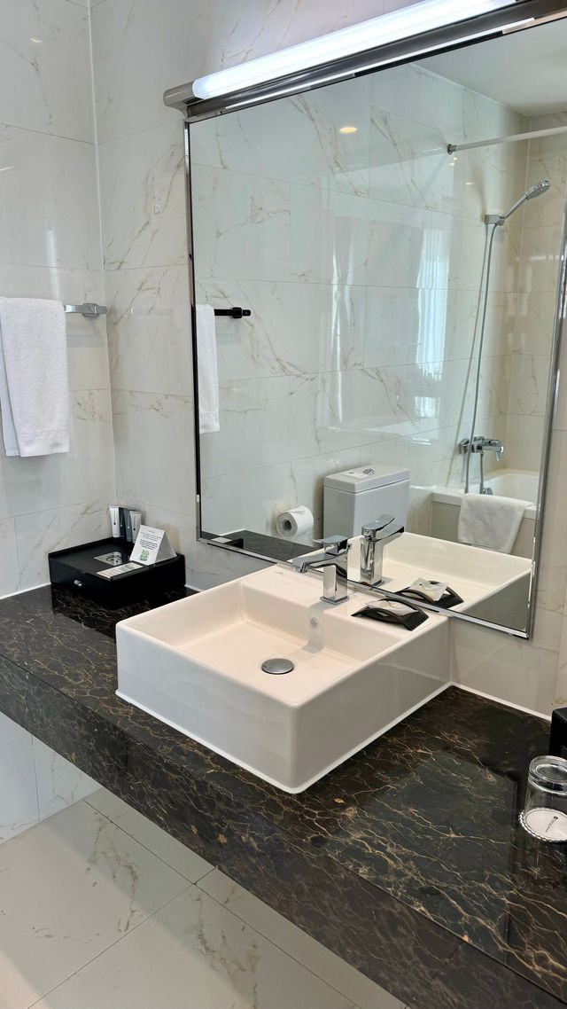 Centrally Located Hotel with Pleasant Amenities