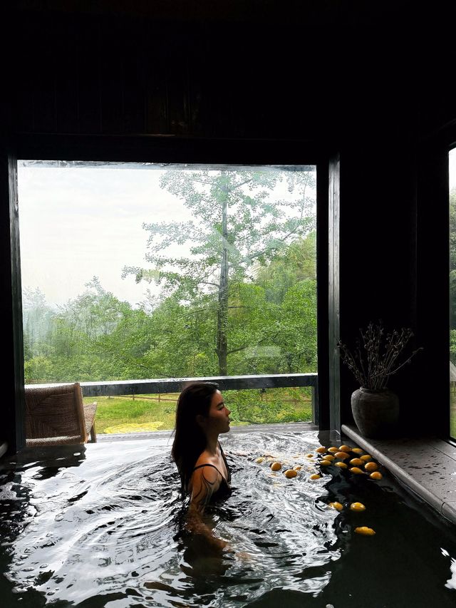為了這間私湯木屋，我專程又去了趟青城山