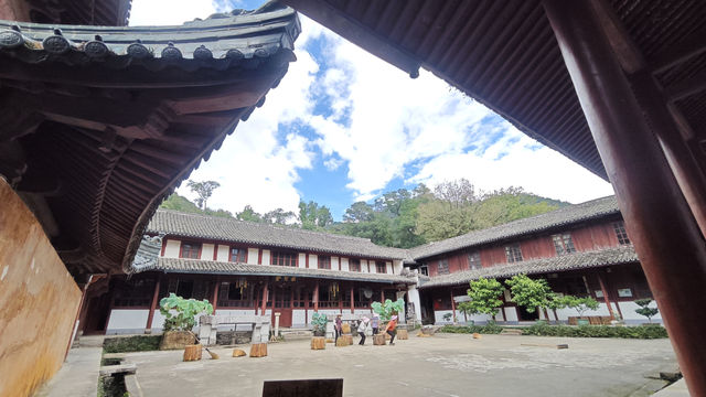 十一國慶，適合窮遊的城市