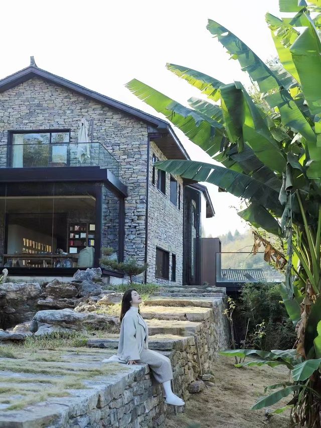 讓心靈放個假，枕著山風與雨聲入眠，南岔灣百年石屋聽雨記:
