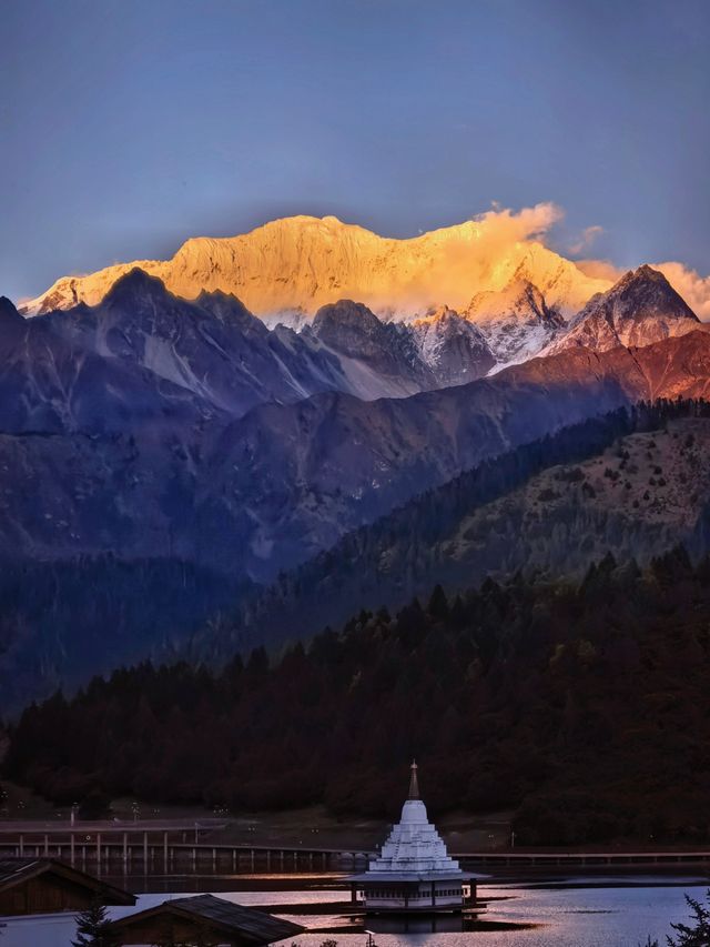 遇見魯朗日照金山