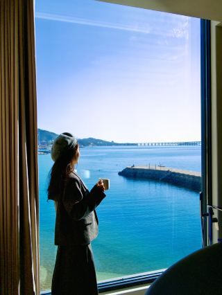 Lying down to watch the day and night of Dalian Cross-sea Bridge, this homestay is stunningly beautiful!