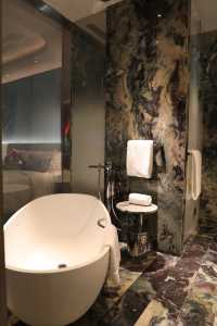 🌊 Fantastic Lake View Room: Push the Window to See a Tang Dynasty Scroll