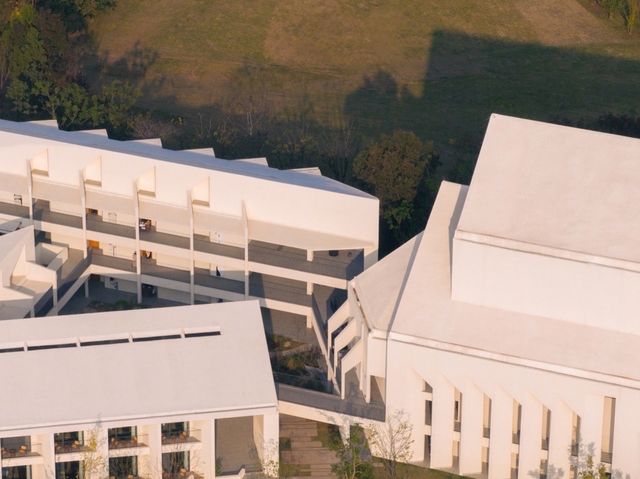 凱州山谷裡的白色音符!德陽中央音樂谷小眾出片指南 必須打卡理由: 成都1h直達!混凝土 凱州山谷裡的白色音符!德陽中央音樂谷小眾出片指南 必須打卡理由: 成都1h直達!混凝土