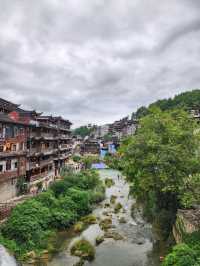 住進瀑布邊的古鎮