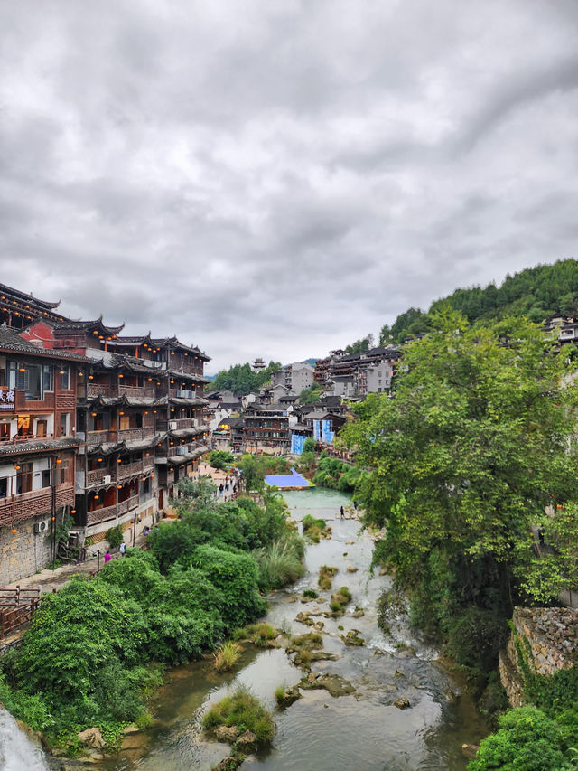 住進瀑布邊的古鎮 住進瀑布邊的古鎮