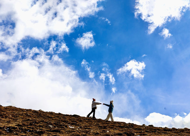 雪山之眸：野馬海子與貢嘎山系的冬日對話