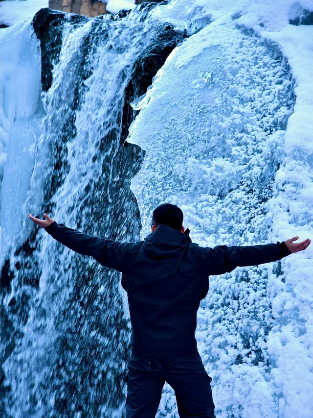 烏魯木齊冬日徒步 | 小眾冰瀑徒步秘境 烏魯木齊冬日徒步 | 小眾冰瀑徒步秘境