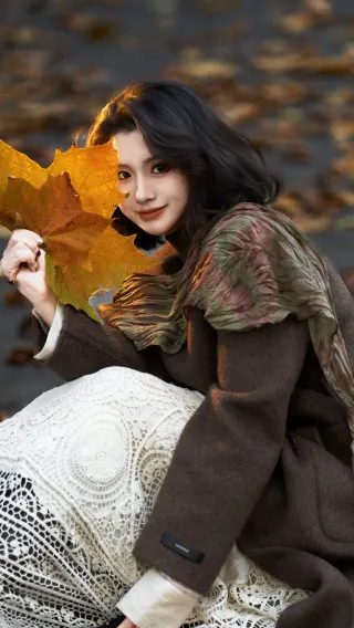 Wutong Yellow Leaf Season Newspaper Fallen Leaves Selfie Guide～