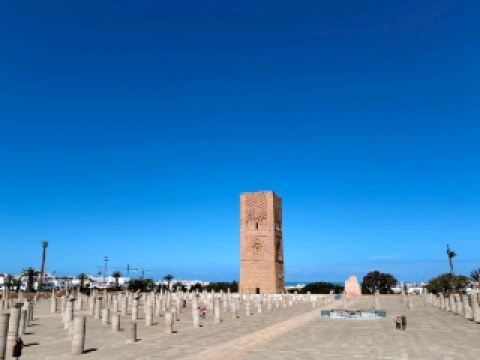 하산 타워, 시간을 담은 웅장한 탑