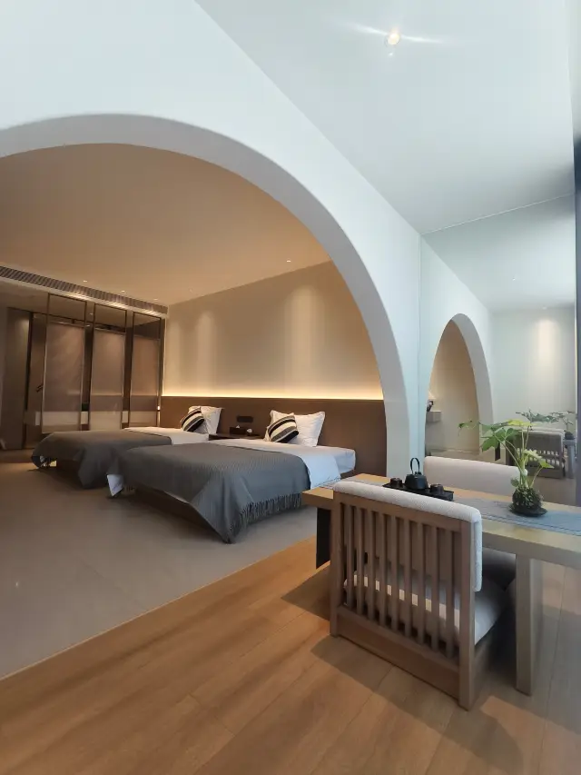 Dali · He Yi Mei Su (Shuanglang Erhai Branch)   Address: No. 330, Group 8, Changyu Village, Shuanglang Town   Highlights:   A guesthouse in an alley by Erhai Lake