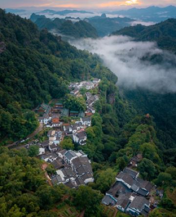 黄山よりも、私はこの無料で夜間散策ができる煙火の仙山にもっと惹かれています！