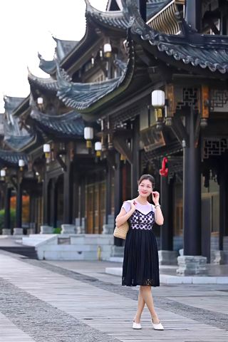 อย่ารู้จักแค่ถ้ำจือจิน! เมืองโบราณฟรีแห่งนี้ในมณฑลกุ้ยโจวมีวิวกลางคืนที่น่าทึ่ง และคุณสามารถอิ่มอร่อยได้ในราคาเพียง 50 หยวนต่อคน (0 ประตู)