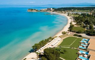 🌍 TOP 5 FAMILY RESORTS IN THE WORLD WITH AMAZING KIDS’ CLUBS 👨‍👩‍👧‍👦✨