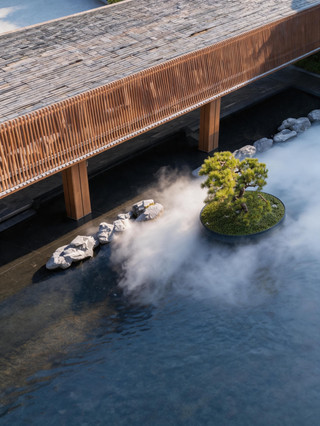 I stayed at a forest hot spring hotel in Leshan and was completely blown away