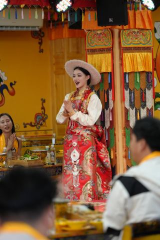 帶爸媽玩麗江千古情，一篇抄作業
