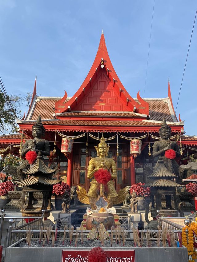 สักการะท้าวเวสสุวรรณ ขอพรให้ปังทั้งปีที่วัดจุฬามณี