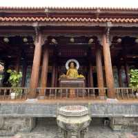 나트랑의 거대한 불교 사원, 롱선사