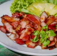 ร้านลับๆ ริมทะเล ที่คนภูเก็ตรู้จักกันดี 