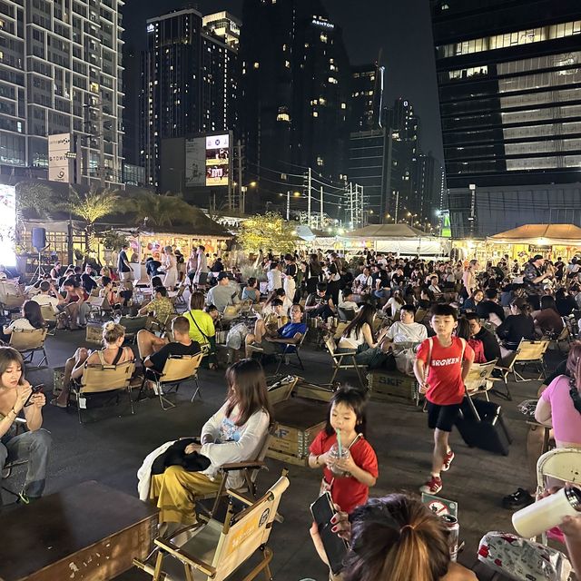 Very lively night market in Bangkok