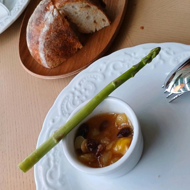 燒大蝦西班牙生菜凱撒沙律，香味撲鼻 ！