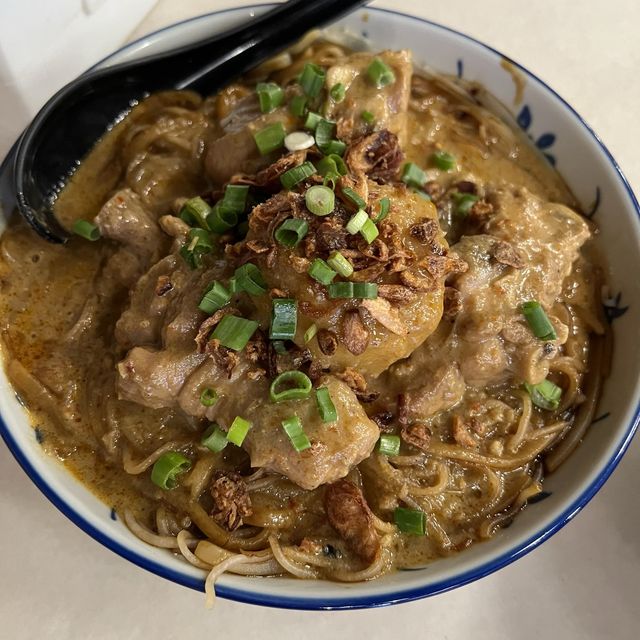 오래된 소문난 로컬 맛집, Ho kow hainam kopitiam