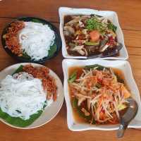 อีสานข้างคลอง ร้านอาหารอีสานรสเด็ด