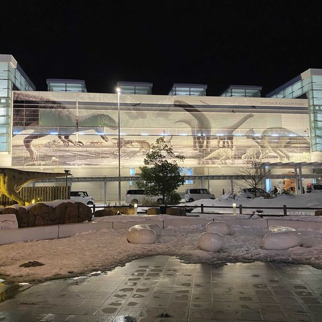 2月のJR福井駅恐竜広場