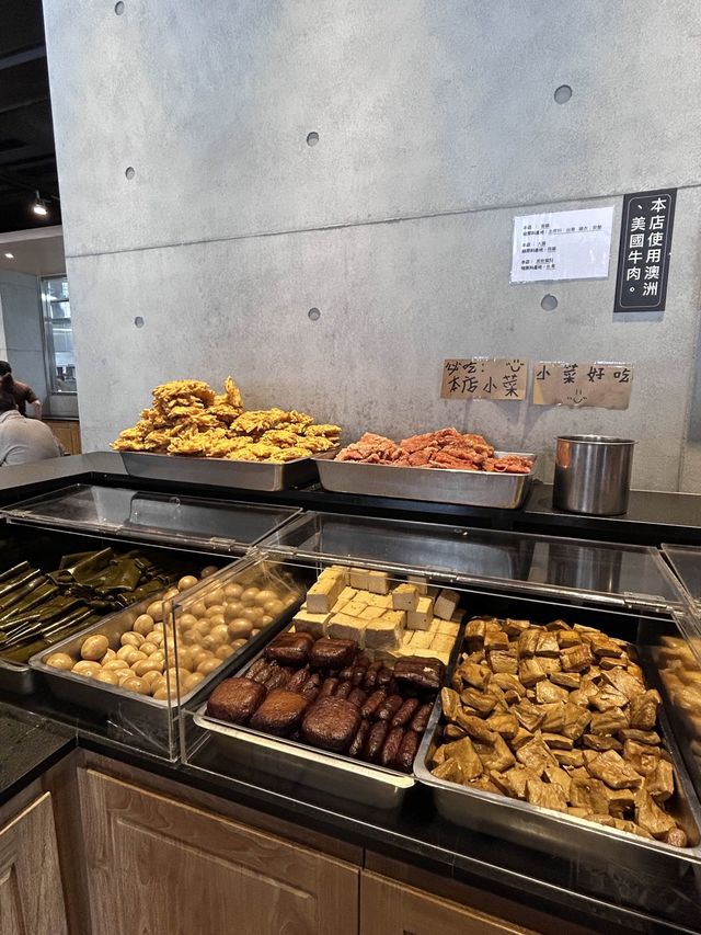 ［新竹/竹北］ 竹東邱記排骨酥麵 竹北店🥢｜竹北必吃美食 排骨酥麵必吃 氣泡水免費喝到飽🫣 