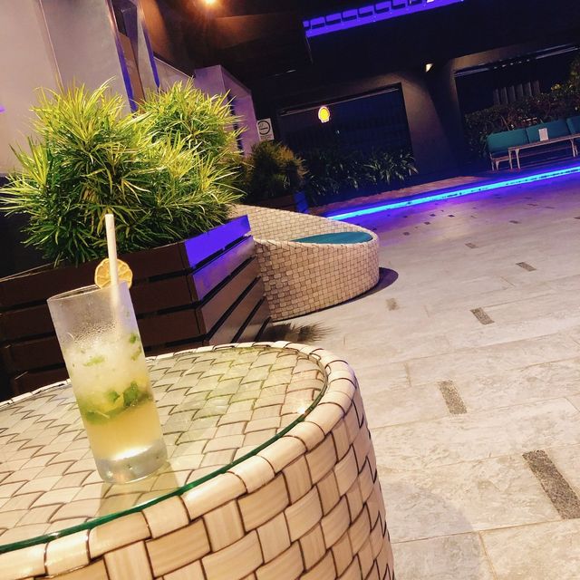 🇲🇾馬來西亞沙巴旅遊🍹🧉🍸半夜睡不著覺來喝杯飲料📍 Hilton Kota Kinabalu