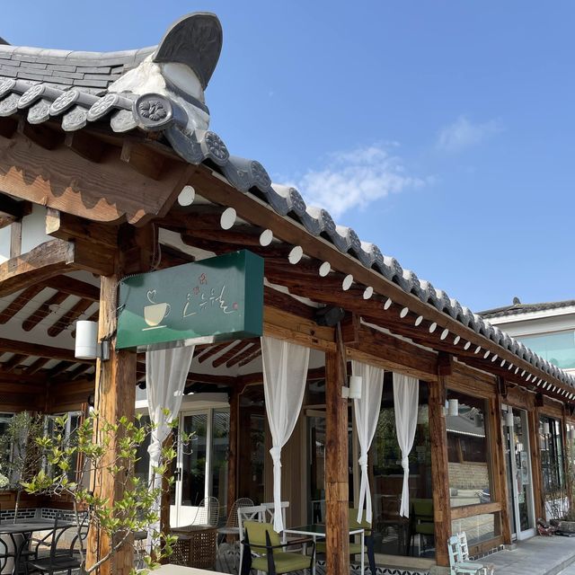 마스코트 오월이가 있는 전주 한옥마을 감성카페 ‘오뉴월’