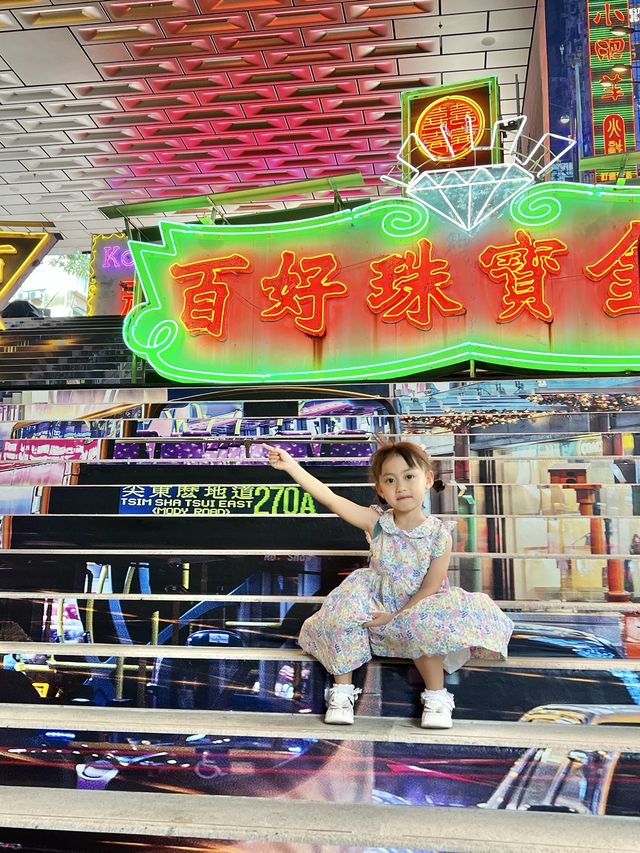 霓虹燈下的香港