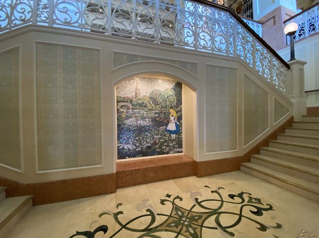 千葉・舞浜。レストランにカフェもあります『東京ディズニーランドホテル』
