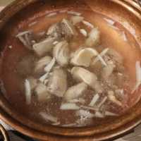 必食油麻地滾爺椰子雞煲