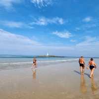 ประภาคารสีขาว ที่หาดนางทอง