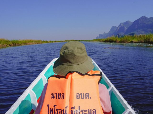 6 พิกัด ล่องเรือชมทุ่งบัวบาน อ.สามร้อยยอด